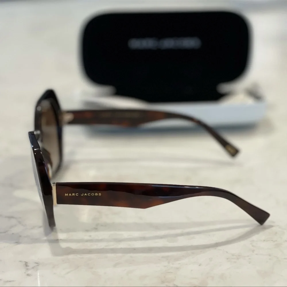 Marc Jacobs Polarized Sunglasses - Picture 2 of 5